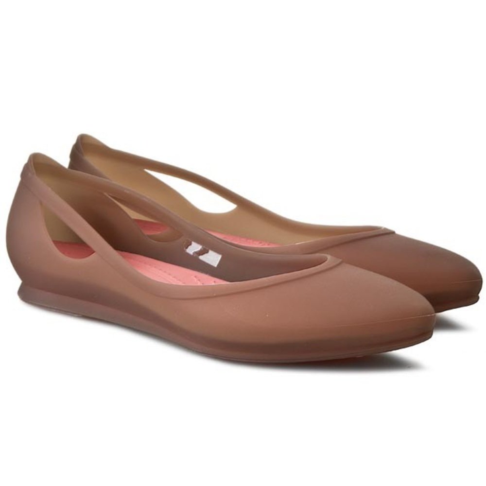 Crocs sz 7. ‘Rio’ Pointed Toe Flats (Nude Brown)